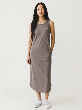 Roots L Sleeveless Maxi Dress in Taupe